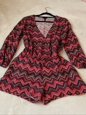 Jessica Simpson Red Chevron V-Neck Long Sleeve Dress